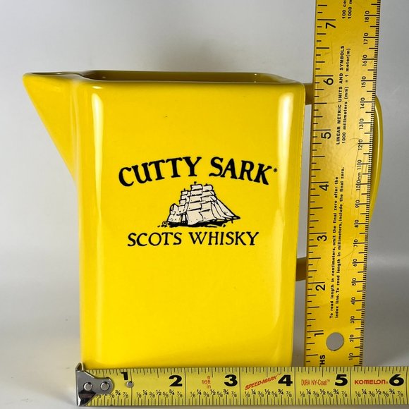 Vtg Cutty Sark Scots Whisky Pitcher Yellow Ceramic Square Man Cave Barware - Picture 10 of 11